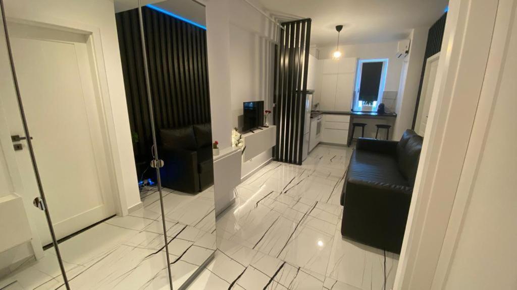 Q Luxury Apartment - Palas Center Яссы Экстерьер фото